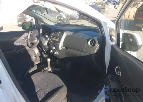 2014 Nissan Versa Note Sv z USA, uszkodzony, nr VIN 3N1CE2CP4EL413037